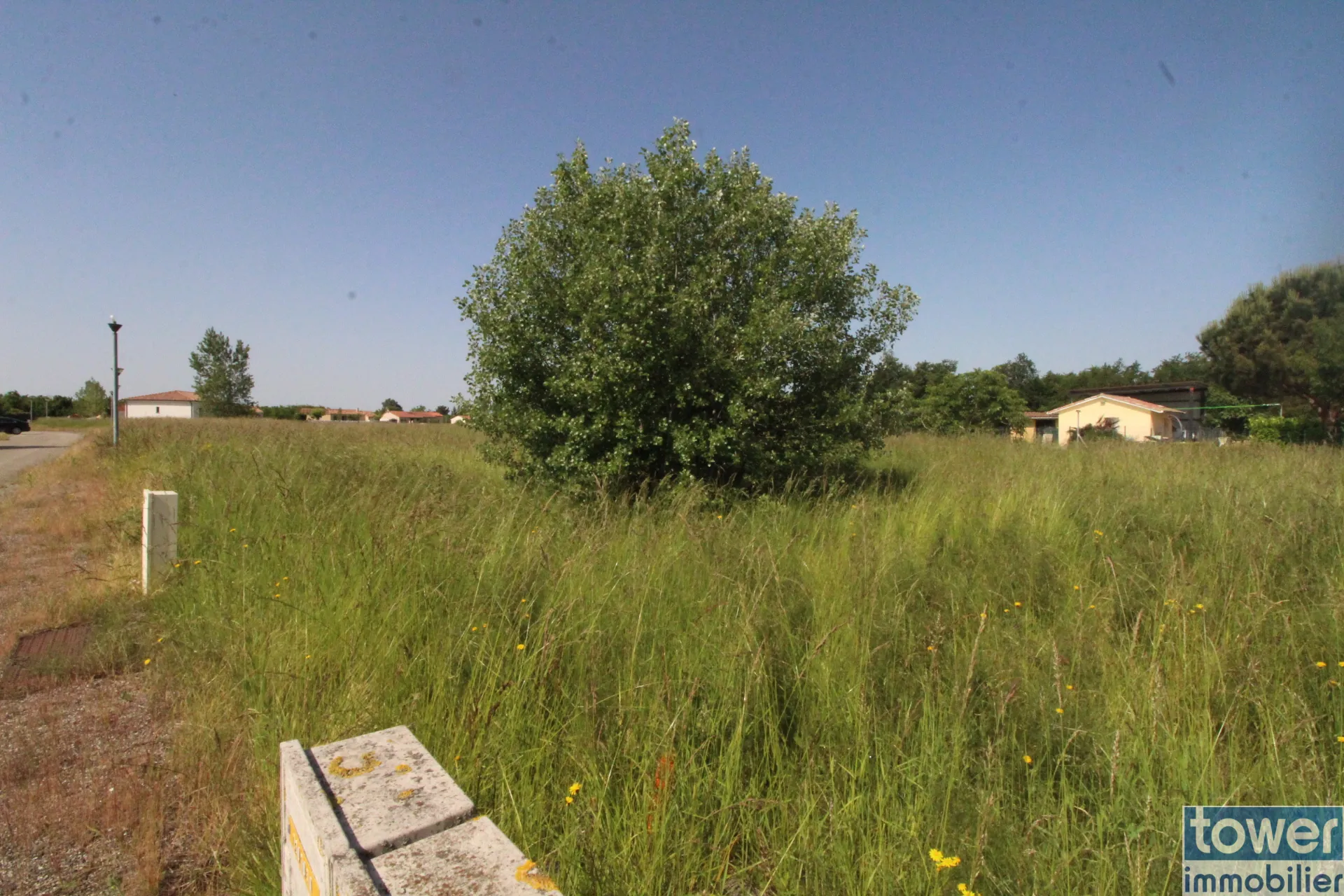 Terrain à vendre à Lavit (82) – 737 m² viabilisé dans un environnement calme 