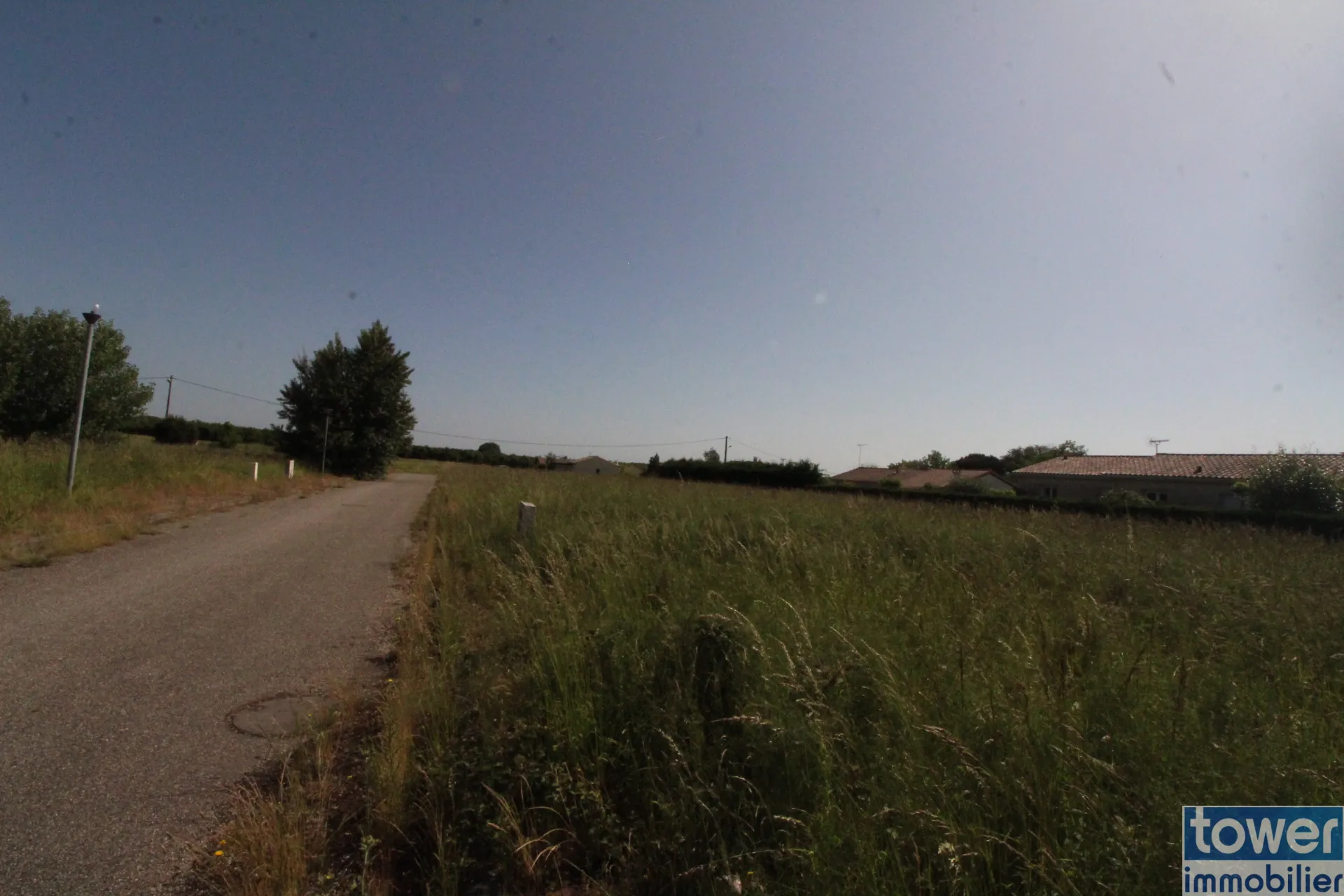Terrain à vendre à Lavit (82) – 737 m² viabilisé dans un environnement calme 