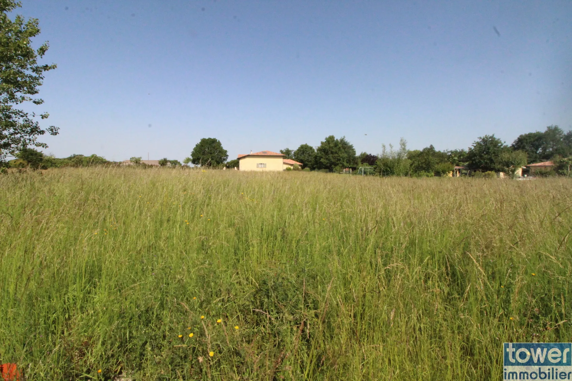 Terrain à vendre à Lavit (82) – 737 m² viabilisé dans un environnement calme 