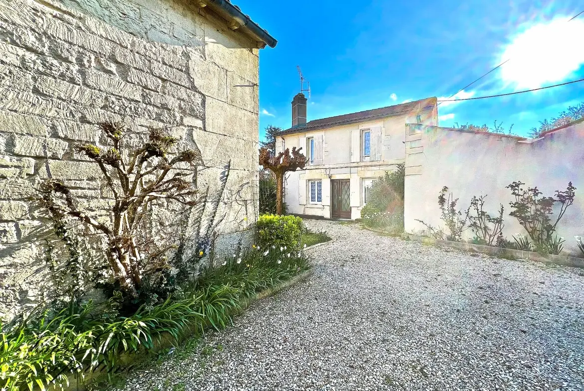 Maison avec jardin, garage et 3 chambres à Cognac - Quartier Saint Martin 