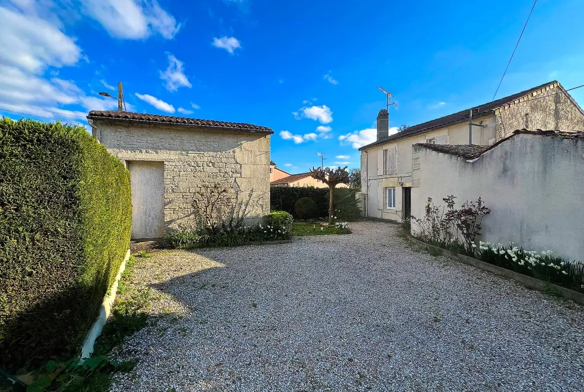 Maison avec jardin, garage et 3 chambres à Cognac - Quartier Saint Martin 
