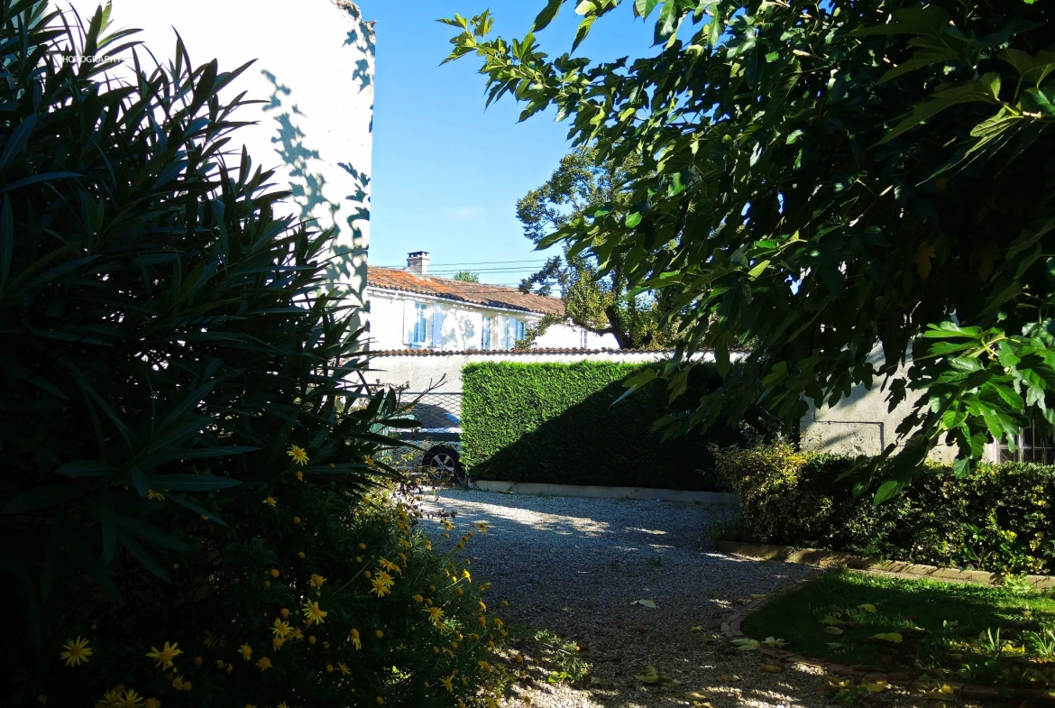 Maison avec jardin, garage et 3 chambres à Cognac - Quartier Saint Martin 