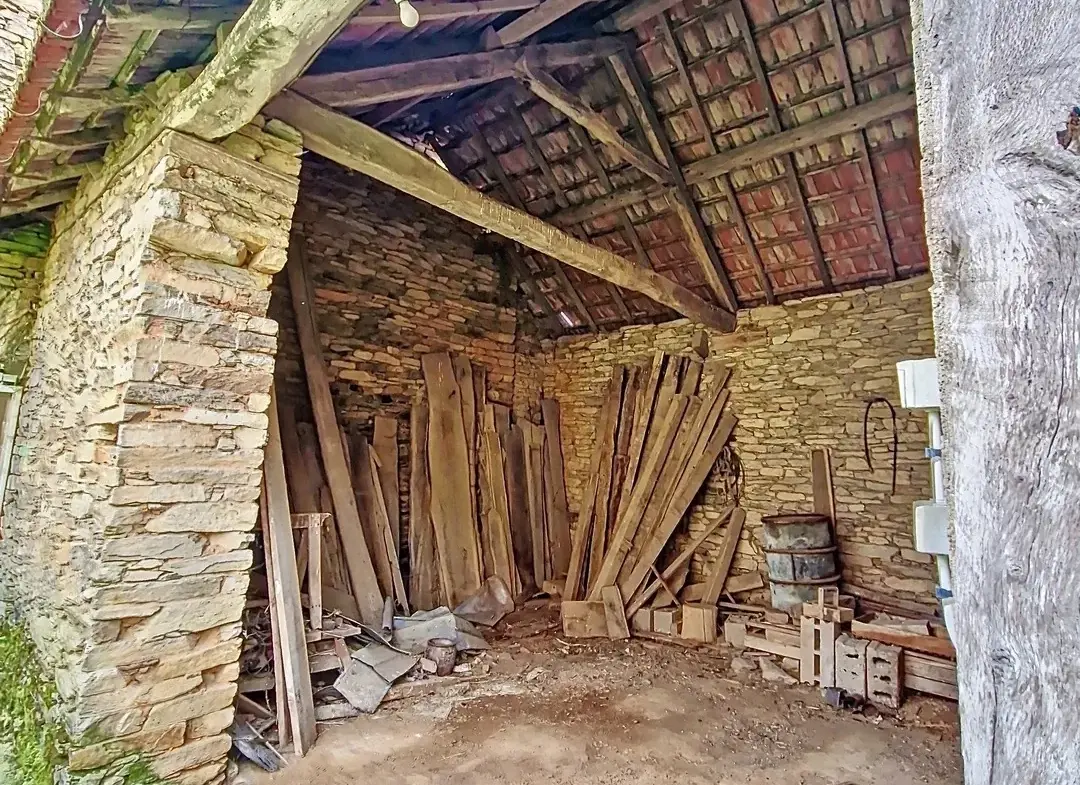 Belle ferme à Réquista avec dépendances, 3 chambres et grand terrain de 2500 m² 