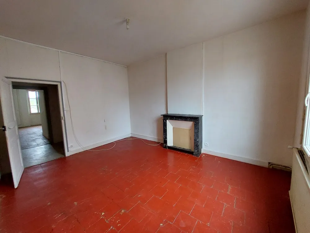 Maison à rénover de 90 m² au cœur de Bouloire, proche commerces 