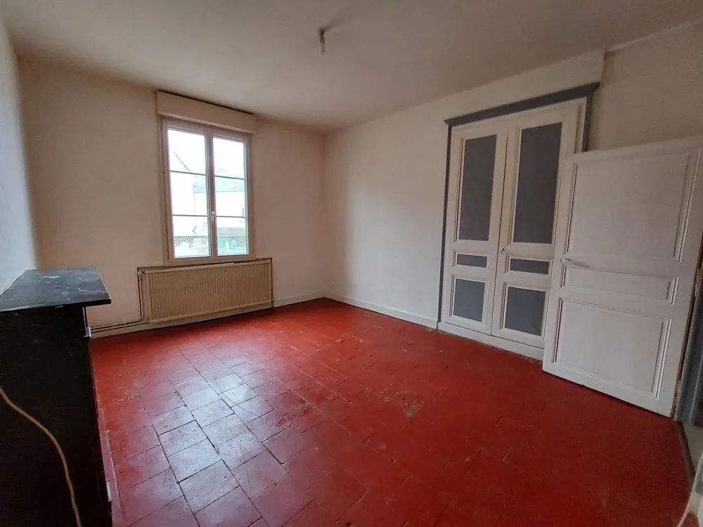Maison à rénover de 90 m² au cœur de Bouloire, proche commerces 