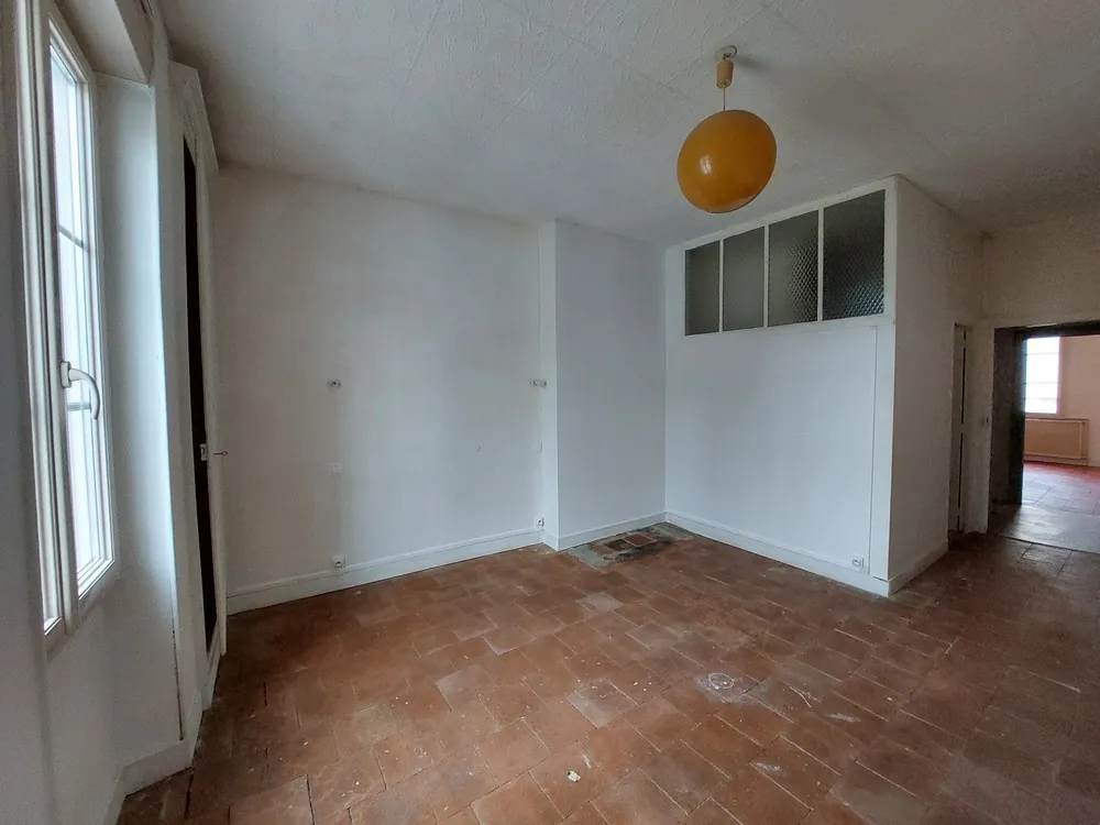 Maison à rénover de 90 m² au cœur de Bouloire, proche commerces 