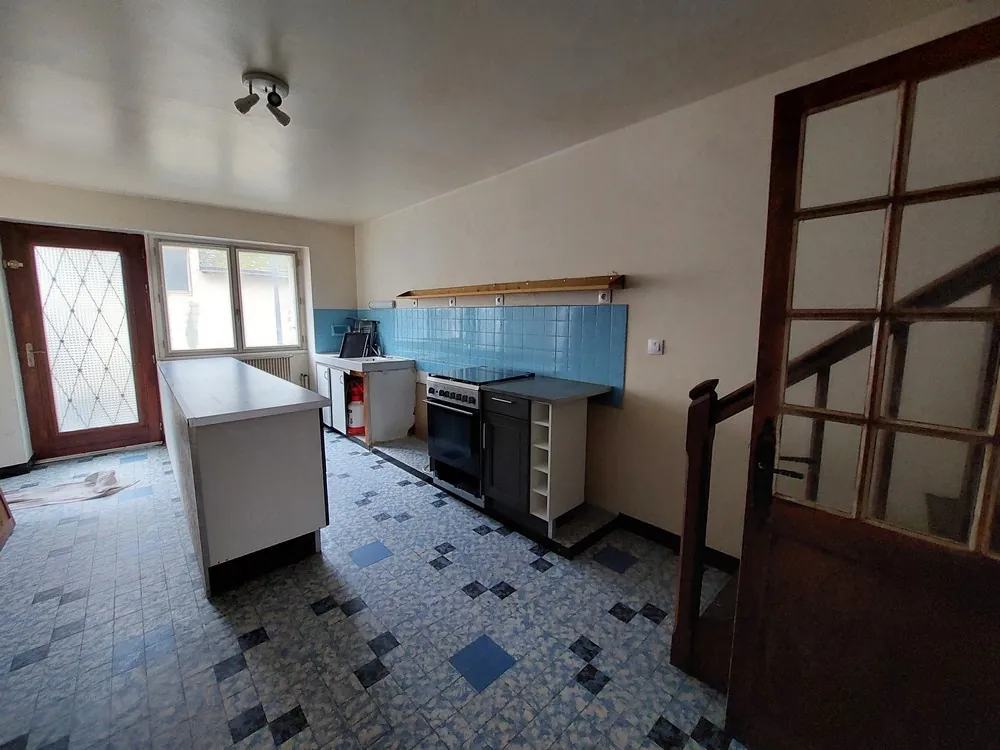 Maison à rénover de 90 m² au cœur de Bouloire, proche commerces 