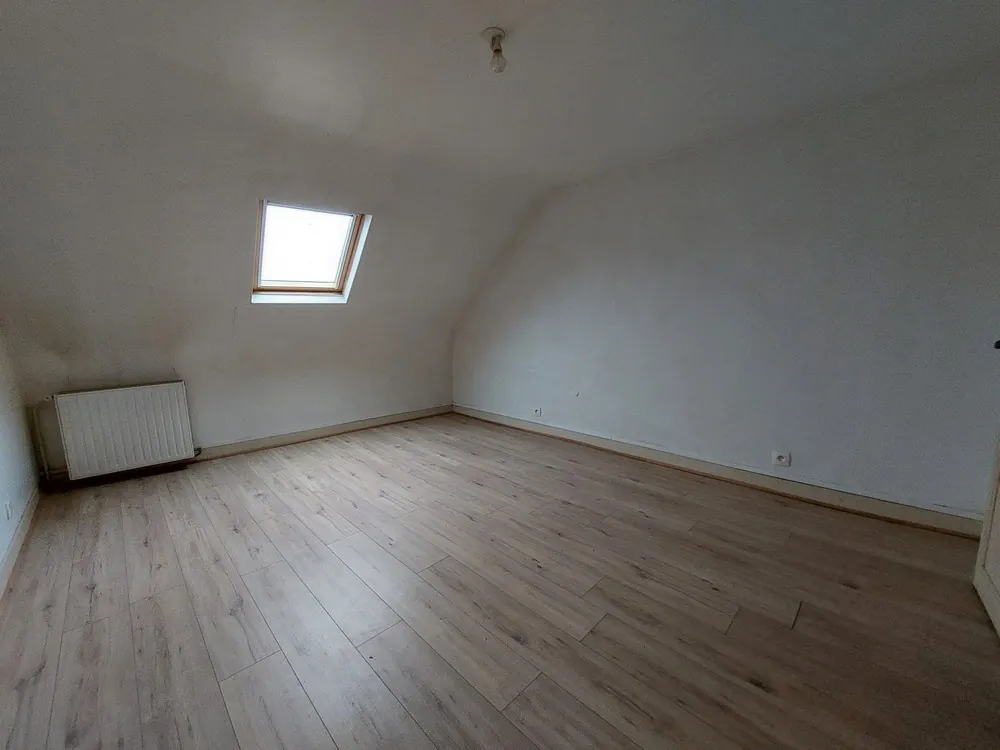 Maison à rénover de 90 m² au cœur de Bouloire, proche commerces 