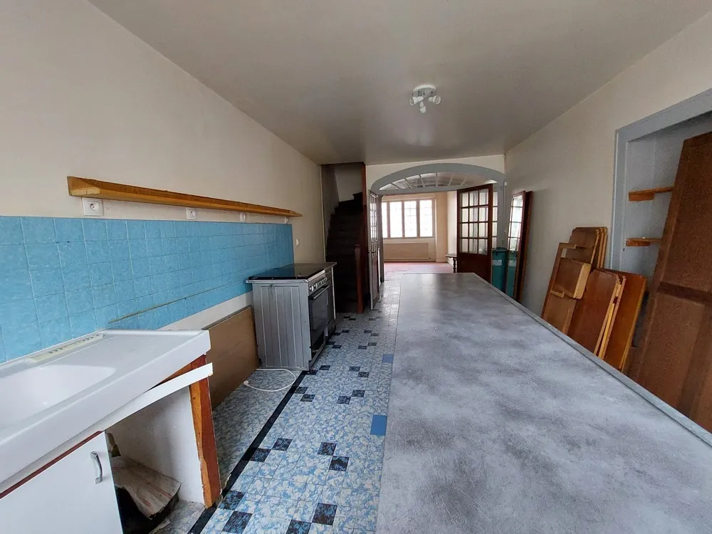 Maison à rénover de 90 m² au cœur de Bouloire, proche commerces 