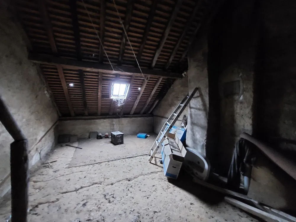 Maison à rénover de 90 m² au cœur de Bouloire, proche commerces 