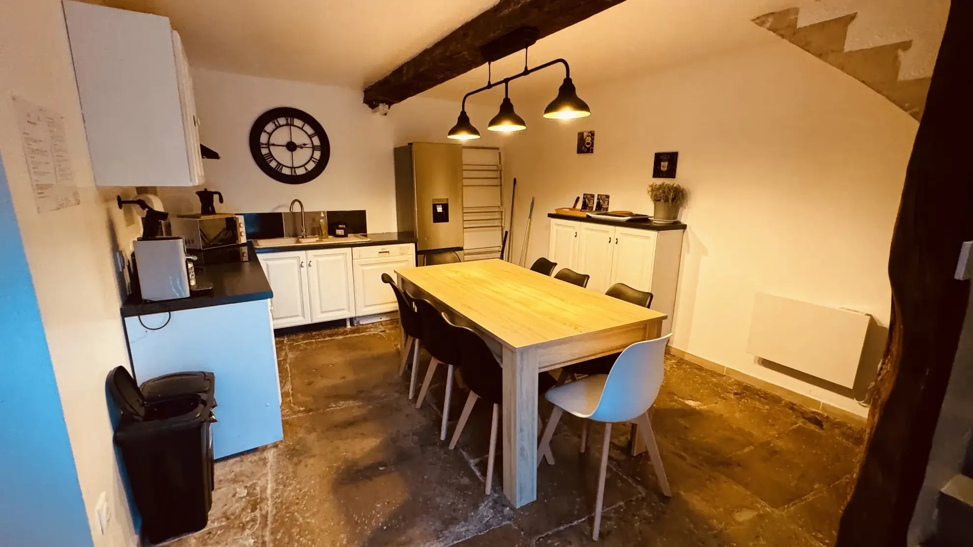 Maison en pierre rénovée avec 3 chambres dans un village bucolique près d'Avallon 