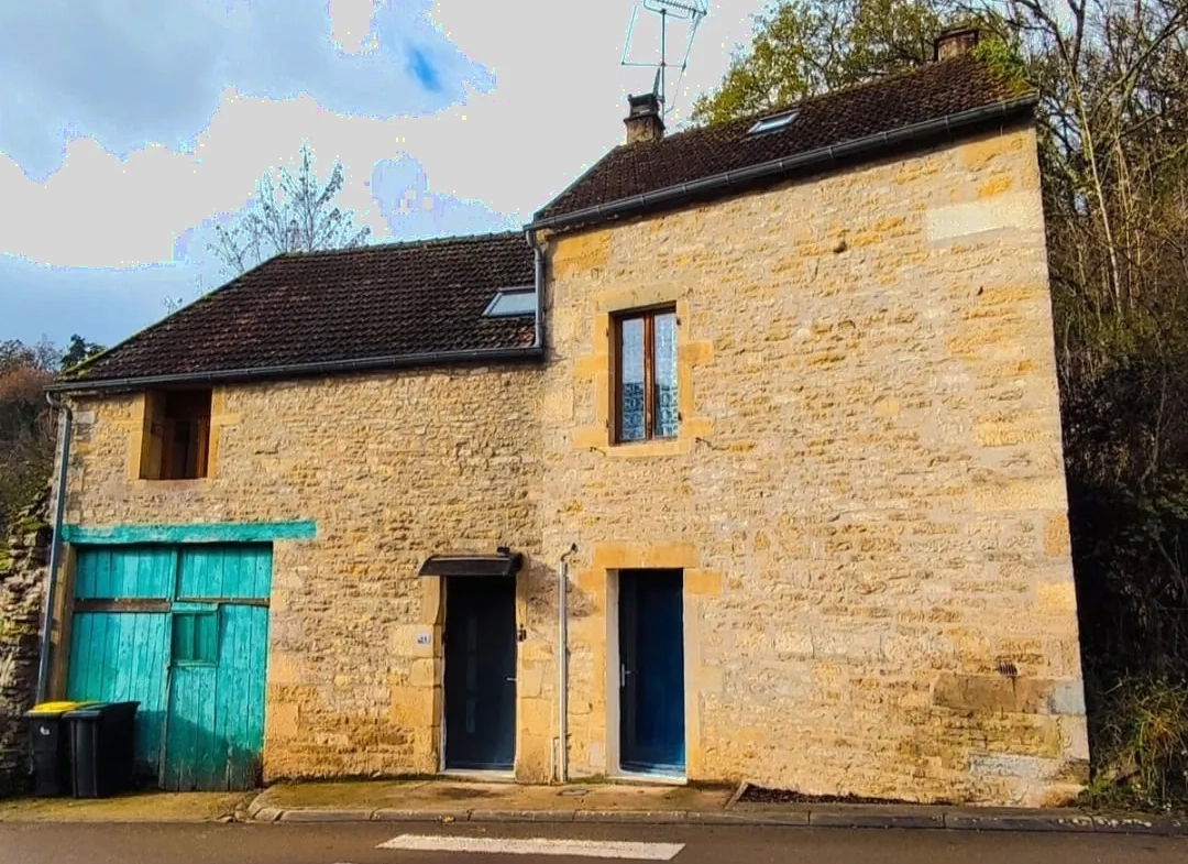 Maison en pierre rénovée avec 3 chambres dans un village bucolique près d'Avallon 