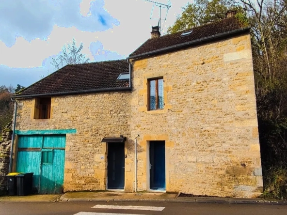 Maison en pierre rénovée avec 3 chambres dans un village bucolique près d'Avallon