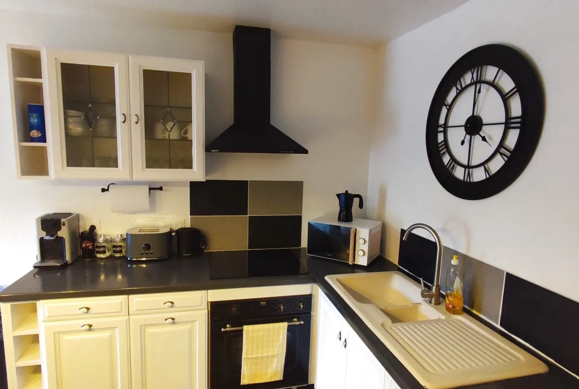 Maison en pierre rénovée avec 3 chambres dans un village bucolique près d'Avallon 