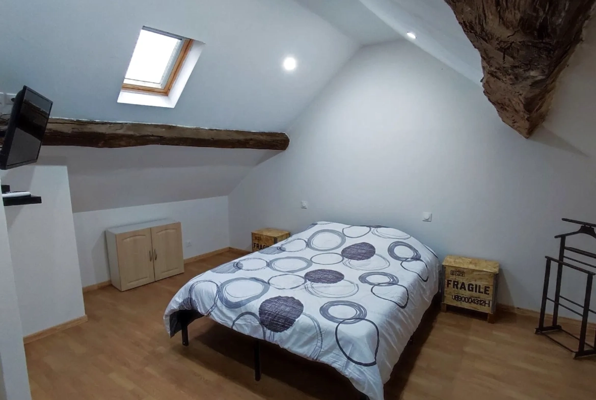 Maison en pierre rénovée avec 3 chambres dans un village bucolique près d'Avallon 