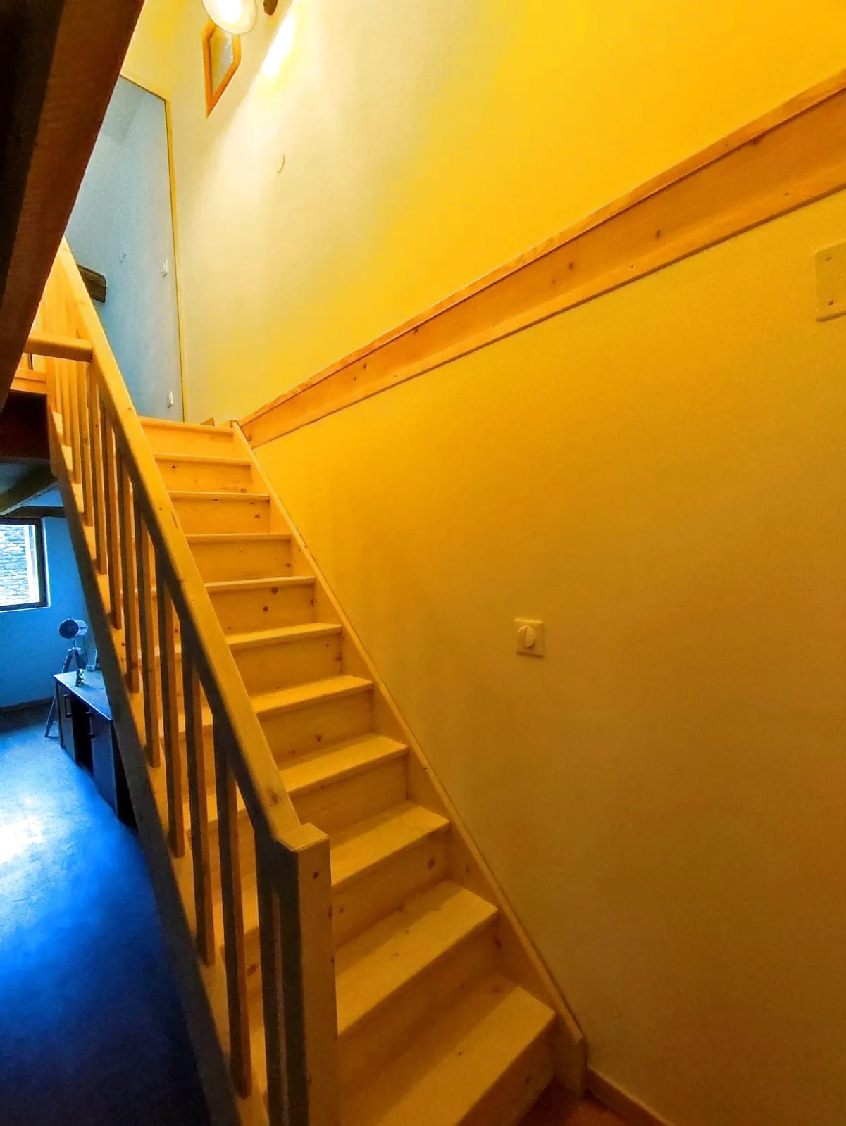 Maison en pierre rénovée avec 3 chambres dans un village bucolique près d'Avallon 