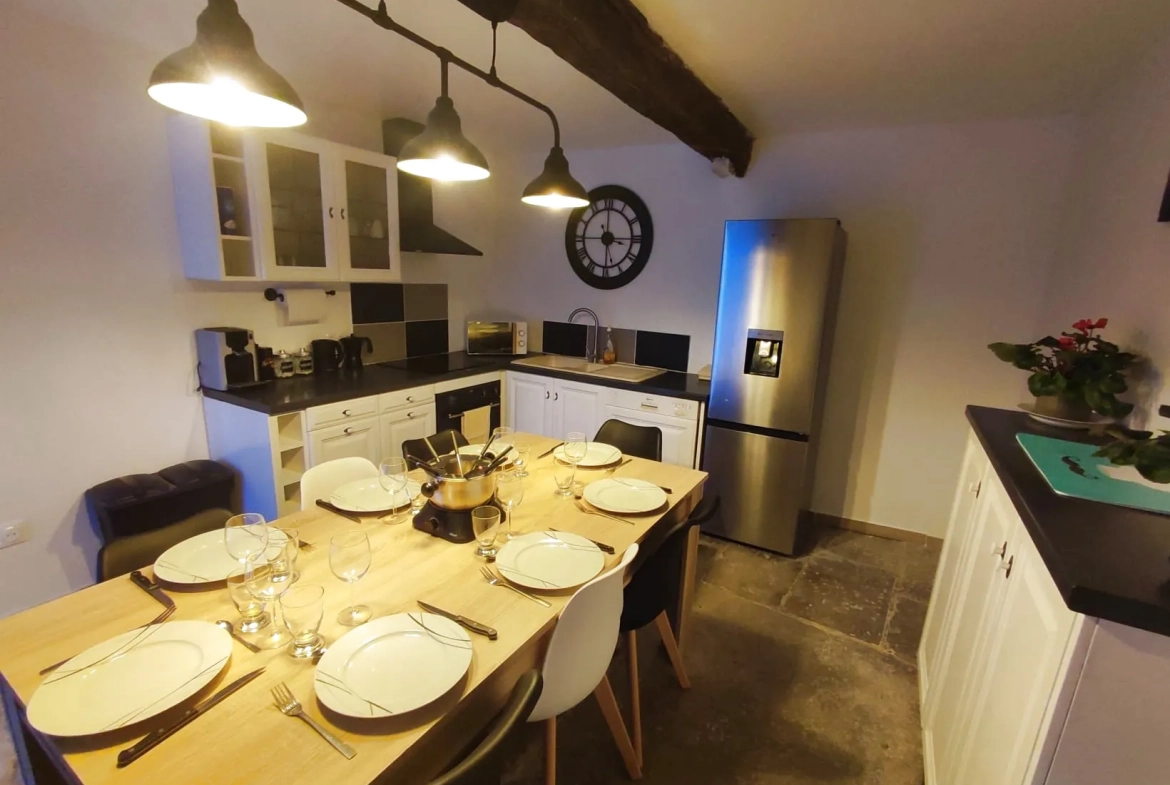 Maison en pierre rénovée avec 3 chambres dans un village bucolique près d'Avallon 