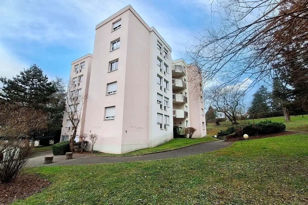 Appartement 3/4 pièces de 77m² avec terrasse à Mulhouse - Quartier Rebberg 