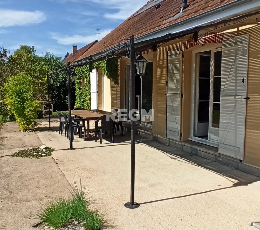 Maison de plain-pied avec piscine à Savigny en Septaine - 135m² 