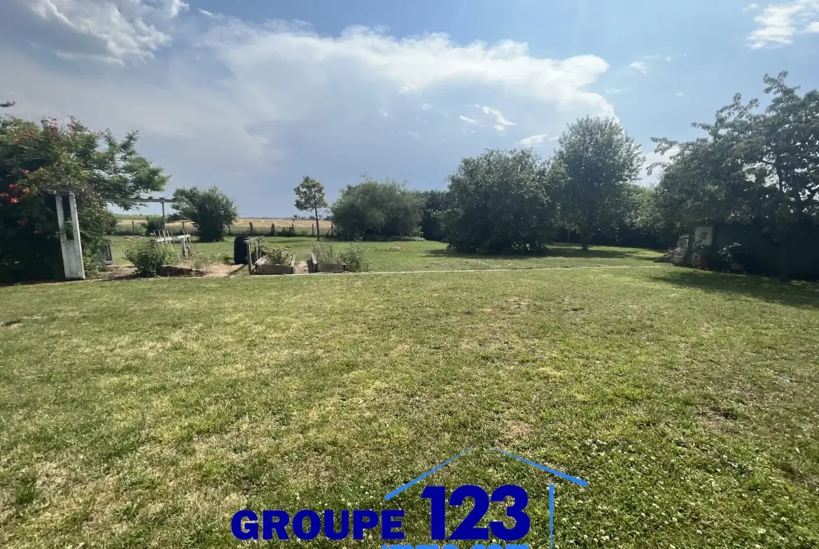 Terrain constructible de 2600 m² à Beaumont en campagne calme 