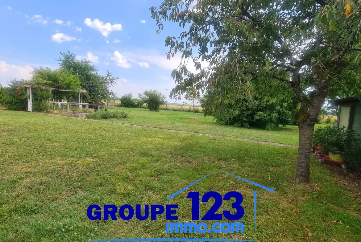 Terrain constructible de 2600 m² à Beaumont en campagne calme 