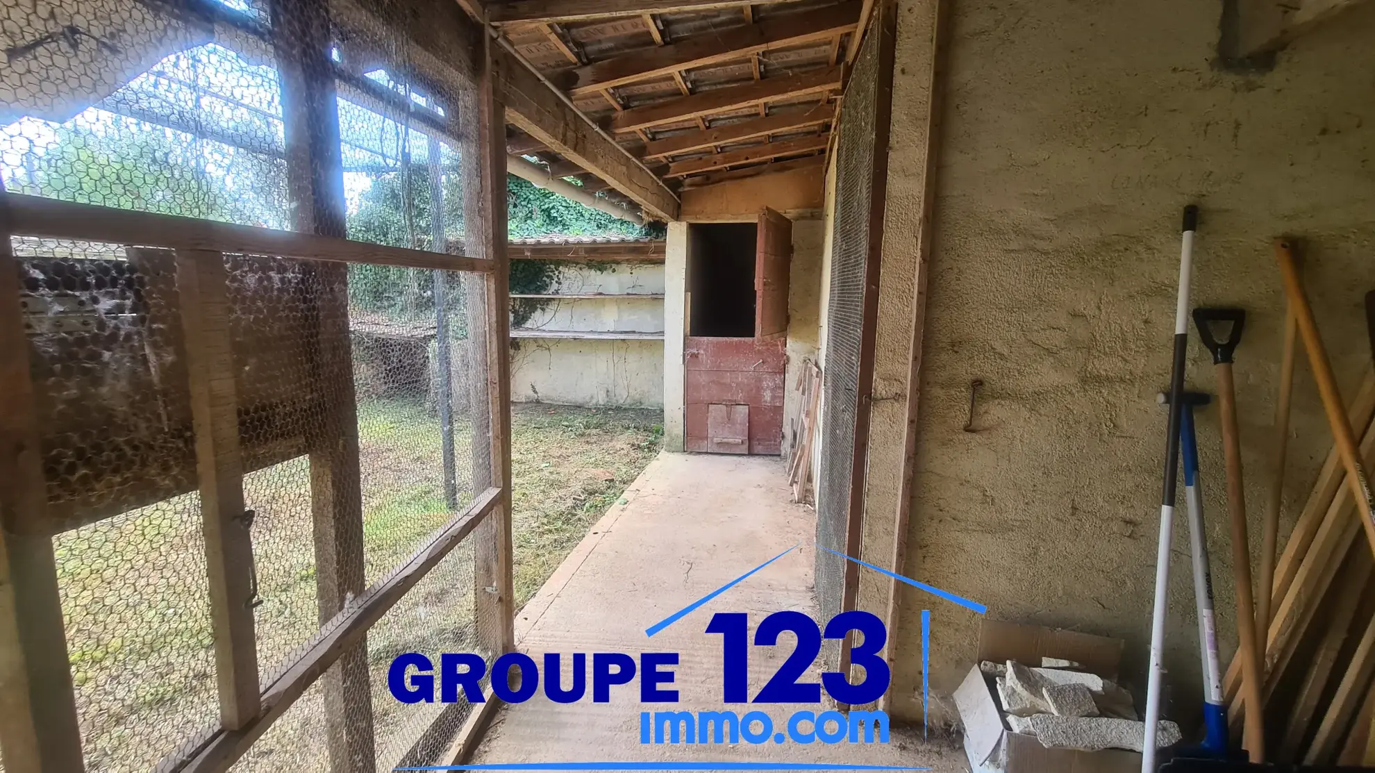Terrain constructible de 2600 m² à Beaumont en campagne calme 