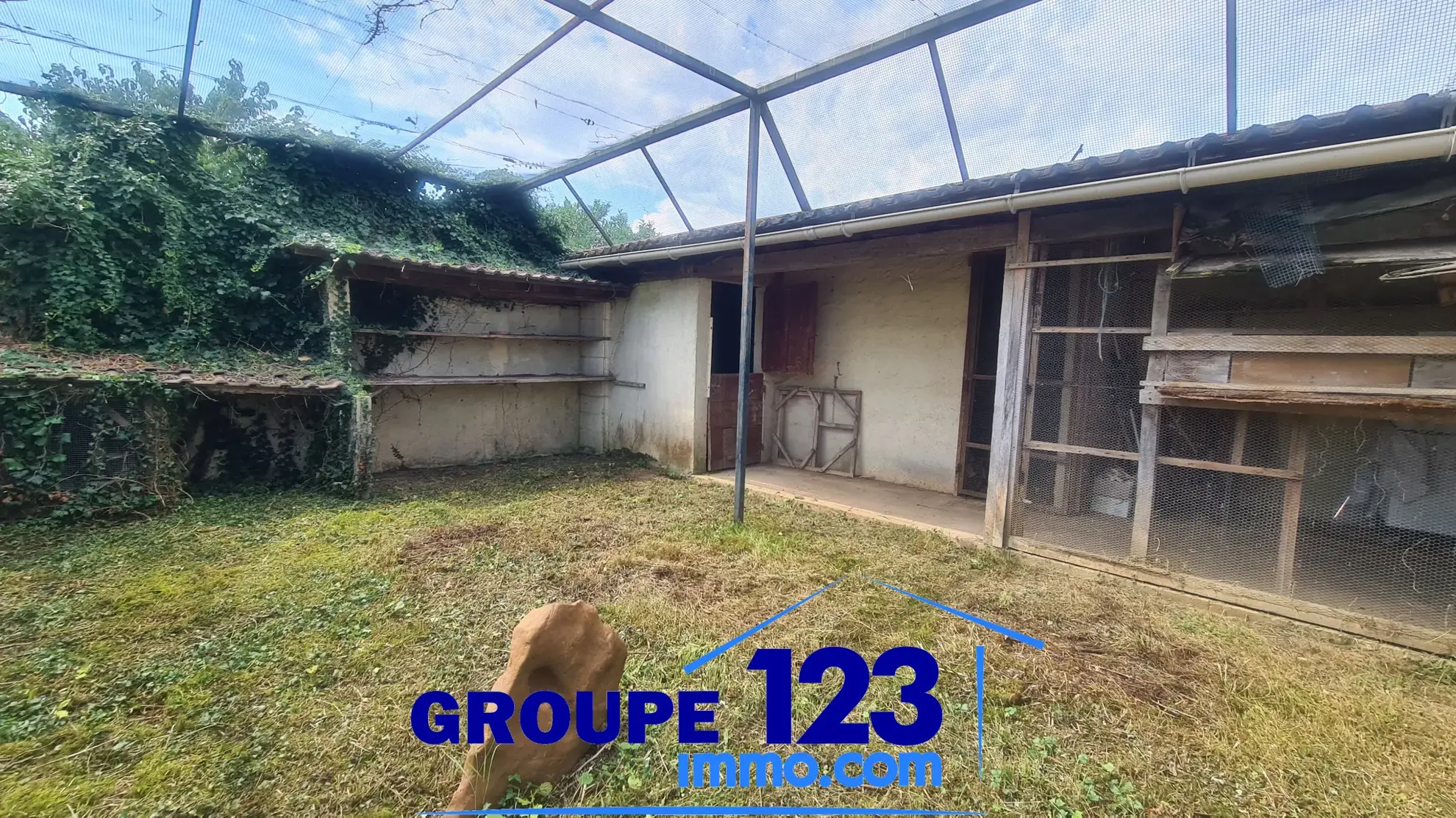 Terrain constructible de 2600 m² à Beaumont en campagne calme 