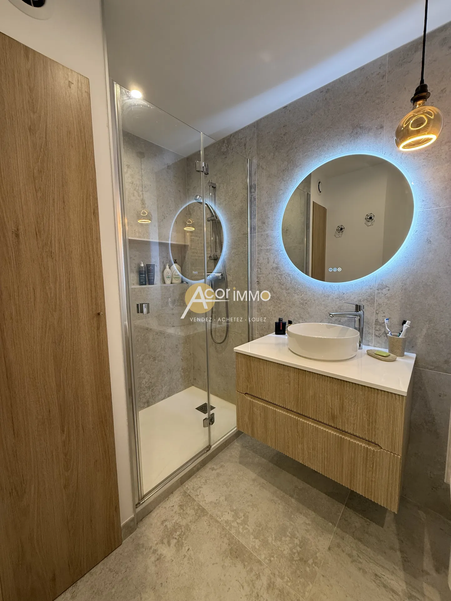 Appartement T2 rénové avec terrasse à Sanary-sur-Mer, proche centre et gare 