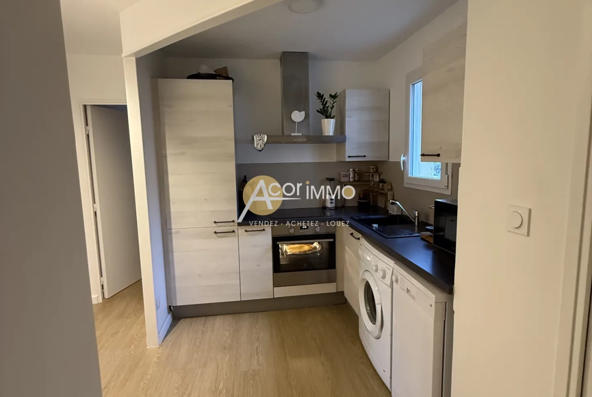 Appartement T2 rénové avec terrasse à Sanary-sur-Mer, proche centre et gare 
