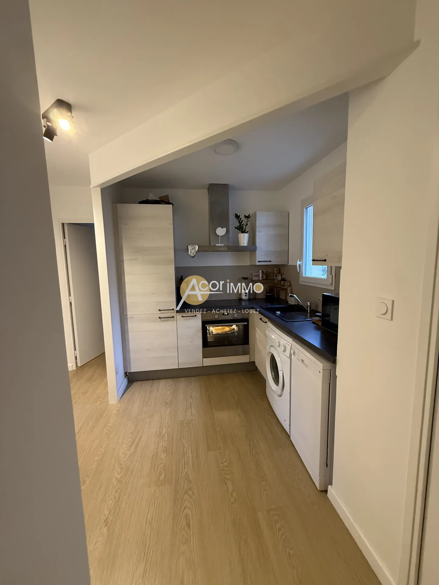 Appartement T2 rénové avec terrasse à Sanary-sur-Mer, proche centre et gare 