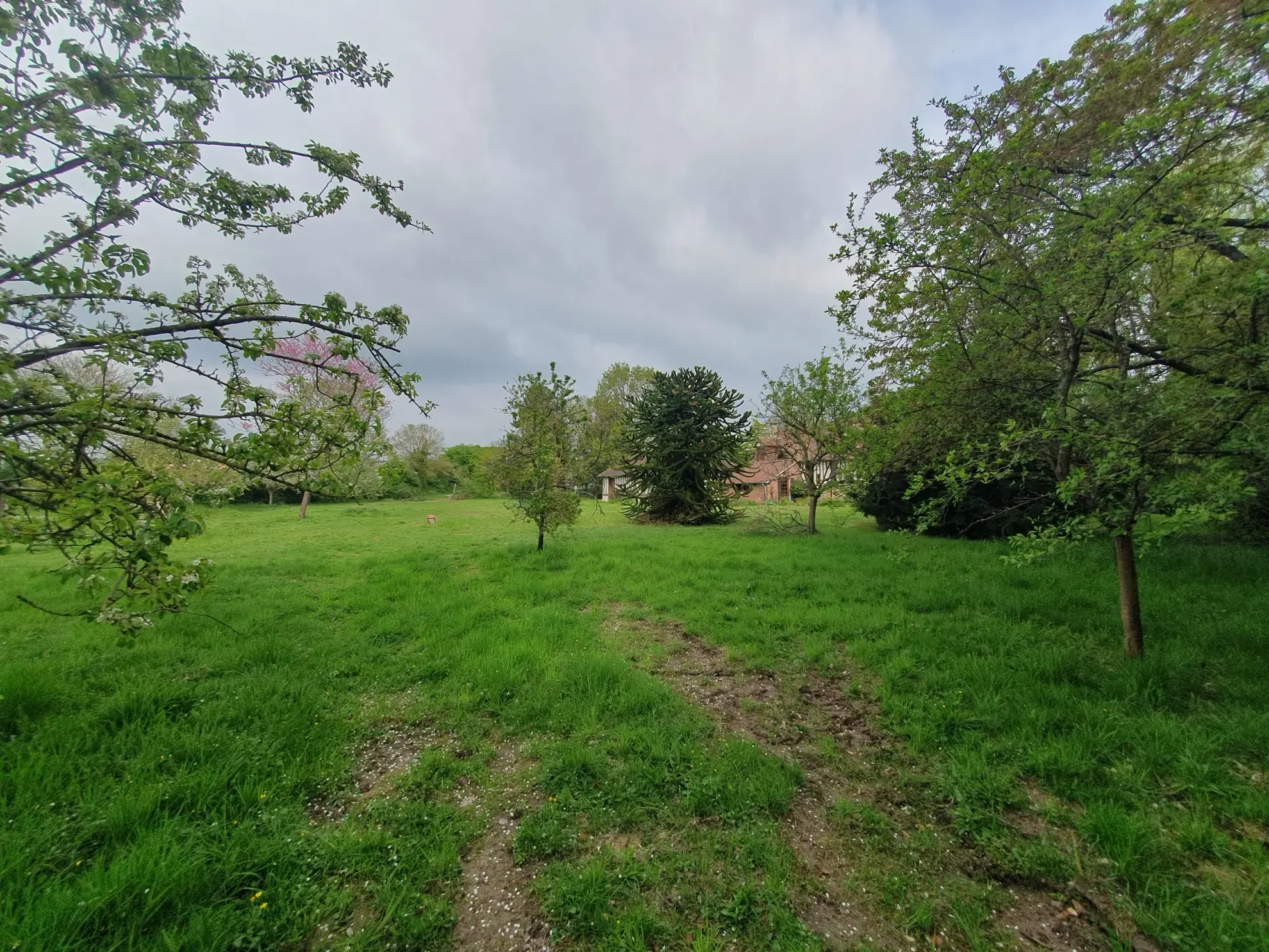 Belle maison normande à Bernay avec grand jardin et charme traditionnel 