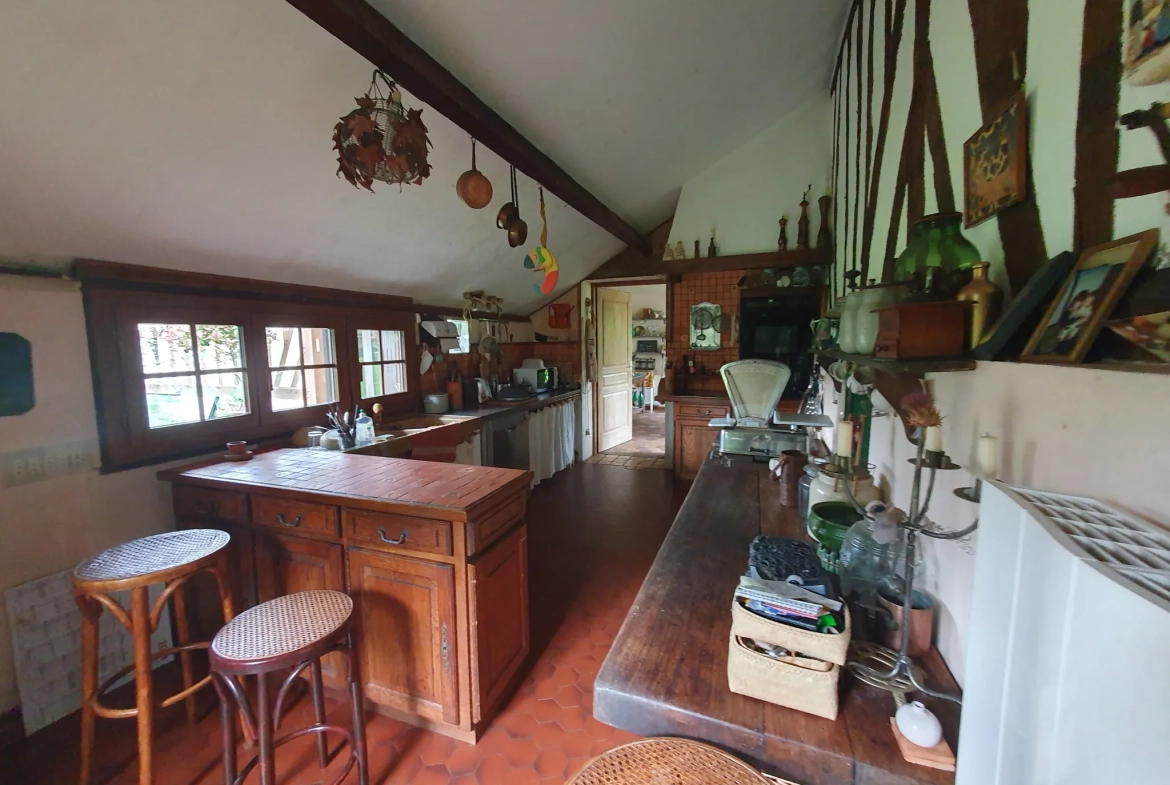 Belle maison normande à Bernay avec grand jardin et charme traditionnel 