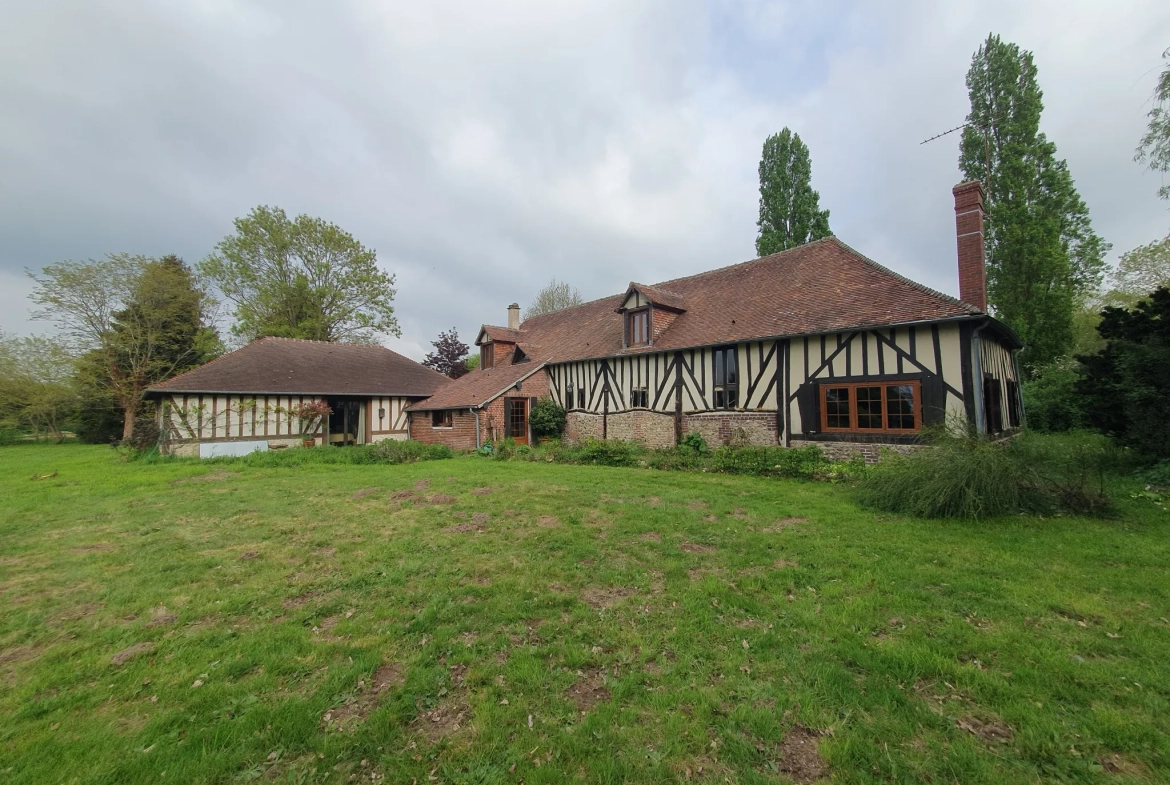 Belle maison normande à Bernay avec grand jardin et charme traditionnel 