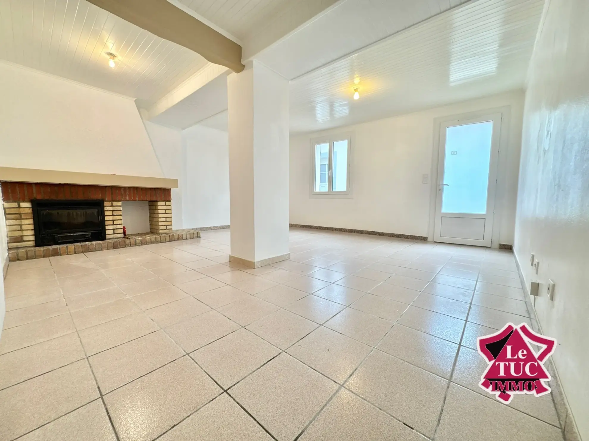 Maison de village avec terrasse à Ledat - 4 chambres, jardin, rénovée 
