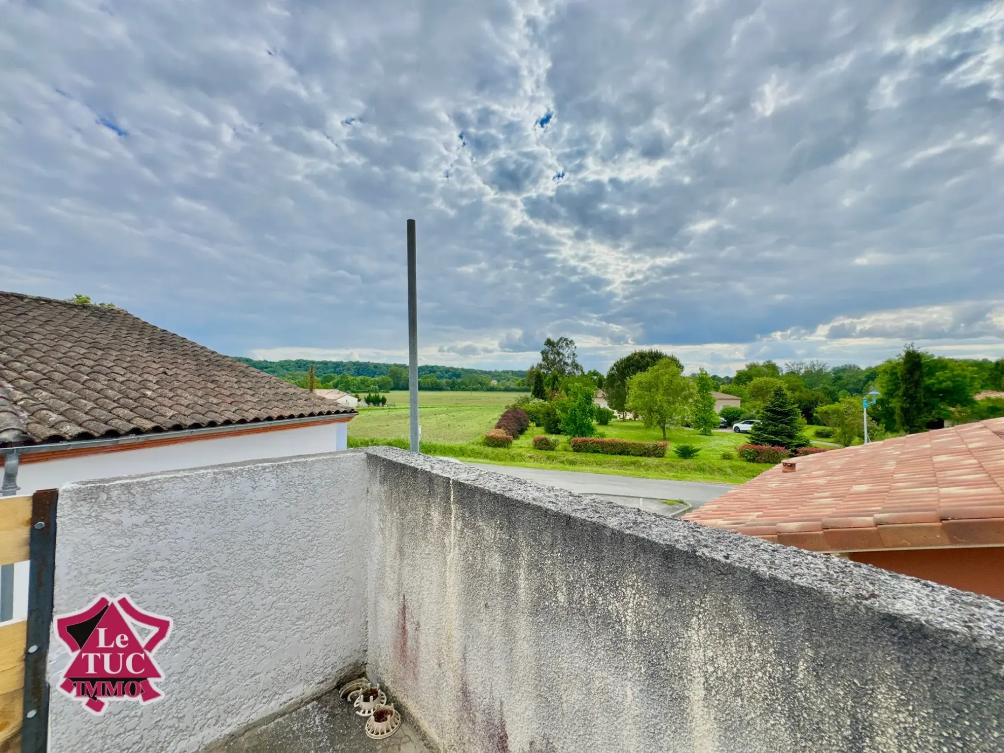 Maison de village avec terrasse à Ledat - 4 chambres, jardin, rénovée 