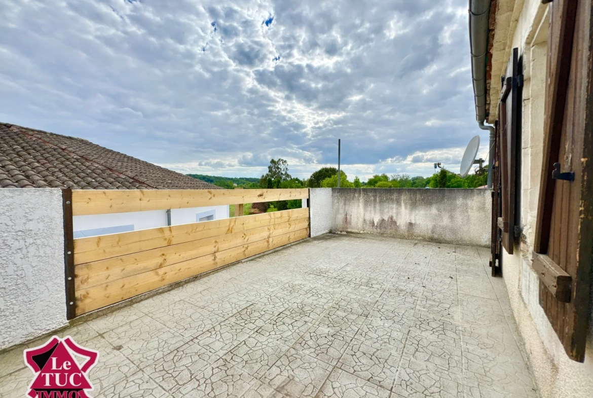 Maison de village avec terrasse à Ledat - 4 chambres, jardin, rénovée 