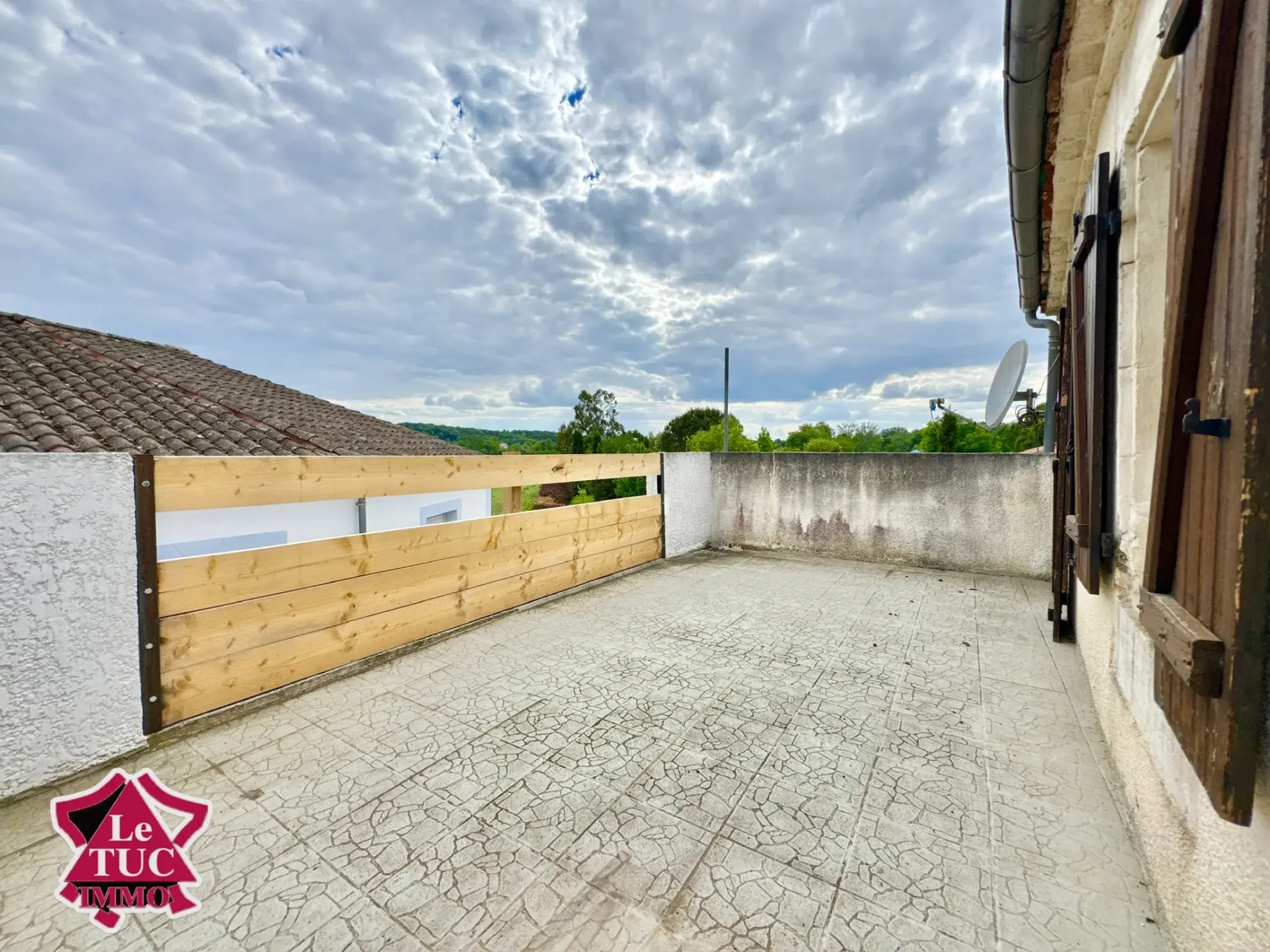 Maison de village avec terrasse à Ledat - 4 chambres, jardin, rénovée 