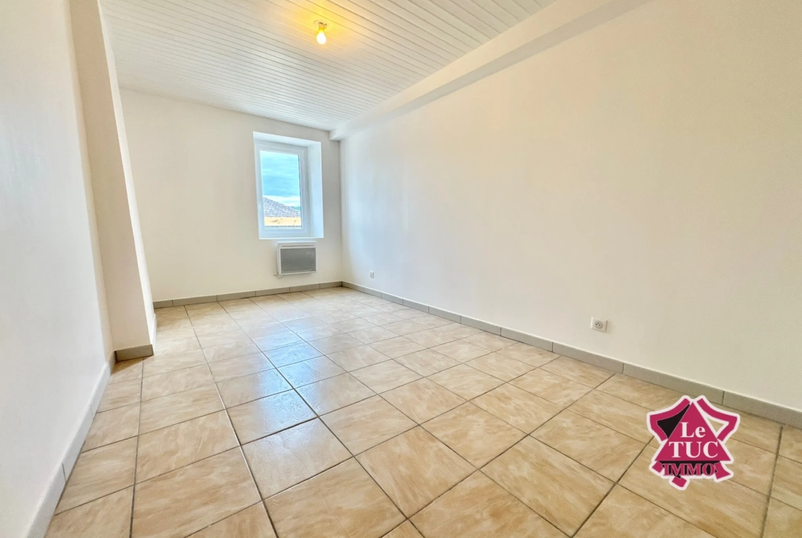 Maison de village avec terrasse à Ledat - 4 chambres, jardin, rénovée 