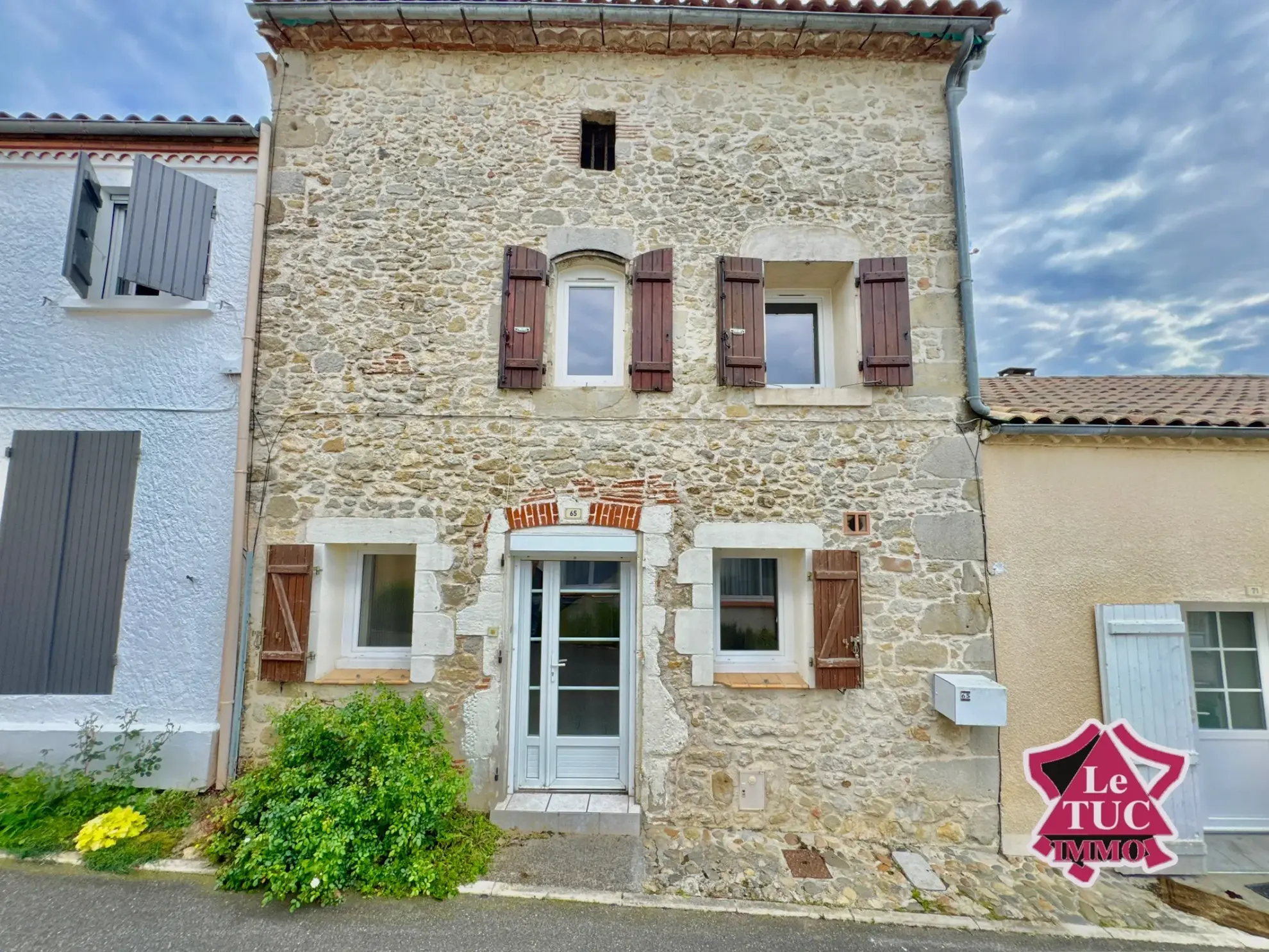 Maison de village avec terrasse à Ledat - 4 chambres, jardin, rénovée 