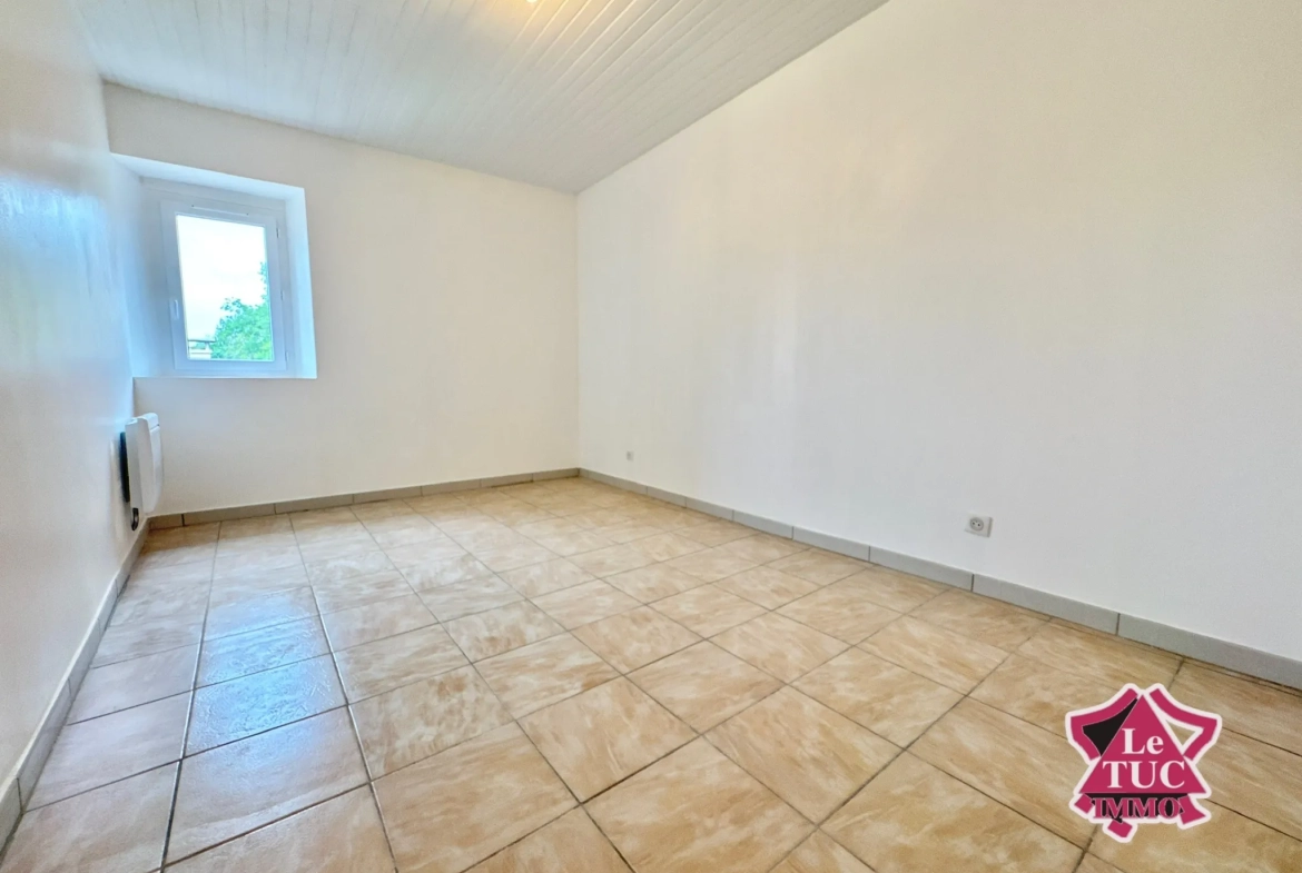 Maison de village avec terrasse à Ledat - 4 chambres, jardin, rénovée 