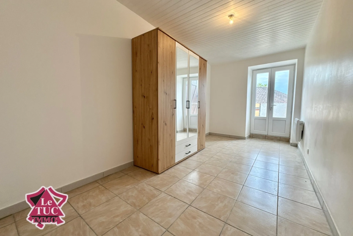 Maison de village avec terrasse à Ledat - 4 chambres, jardin, rénovée 