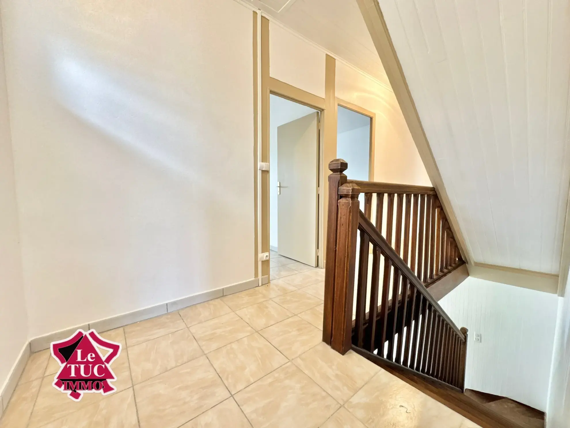 Maison de village avec terrasse à Ledat - 4 chambres, jardin, rénovée 