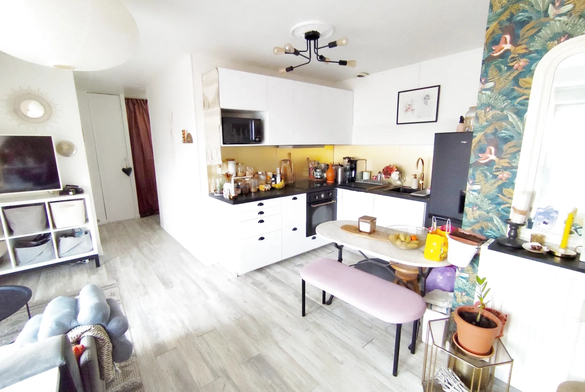 Appartement 2 pièces avec terrasse dernier étage à Cergy (95) 