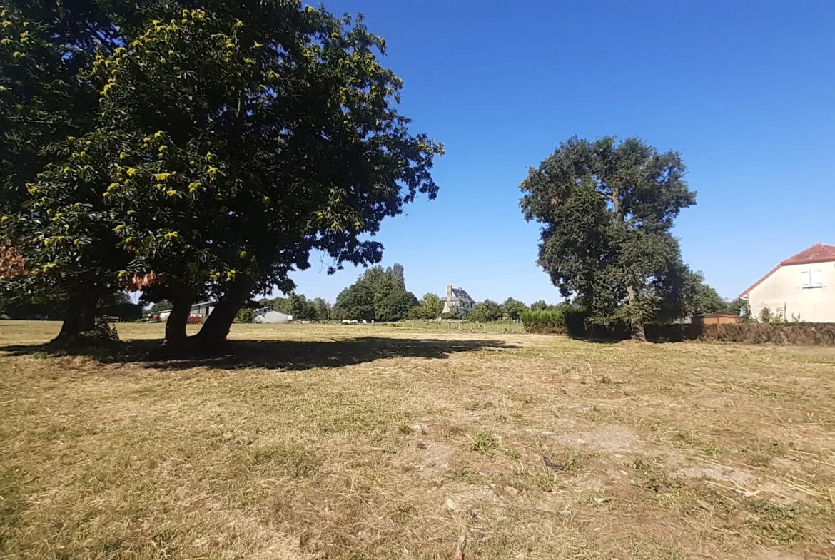 Terrain constructible de 2300 m² à Bours, proche du lac 