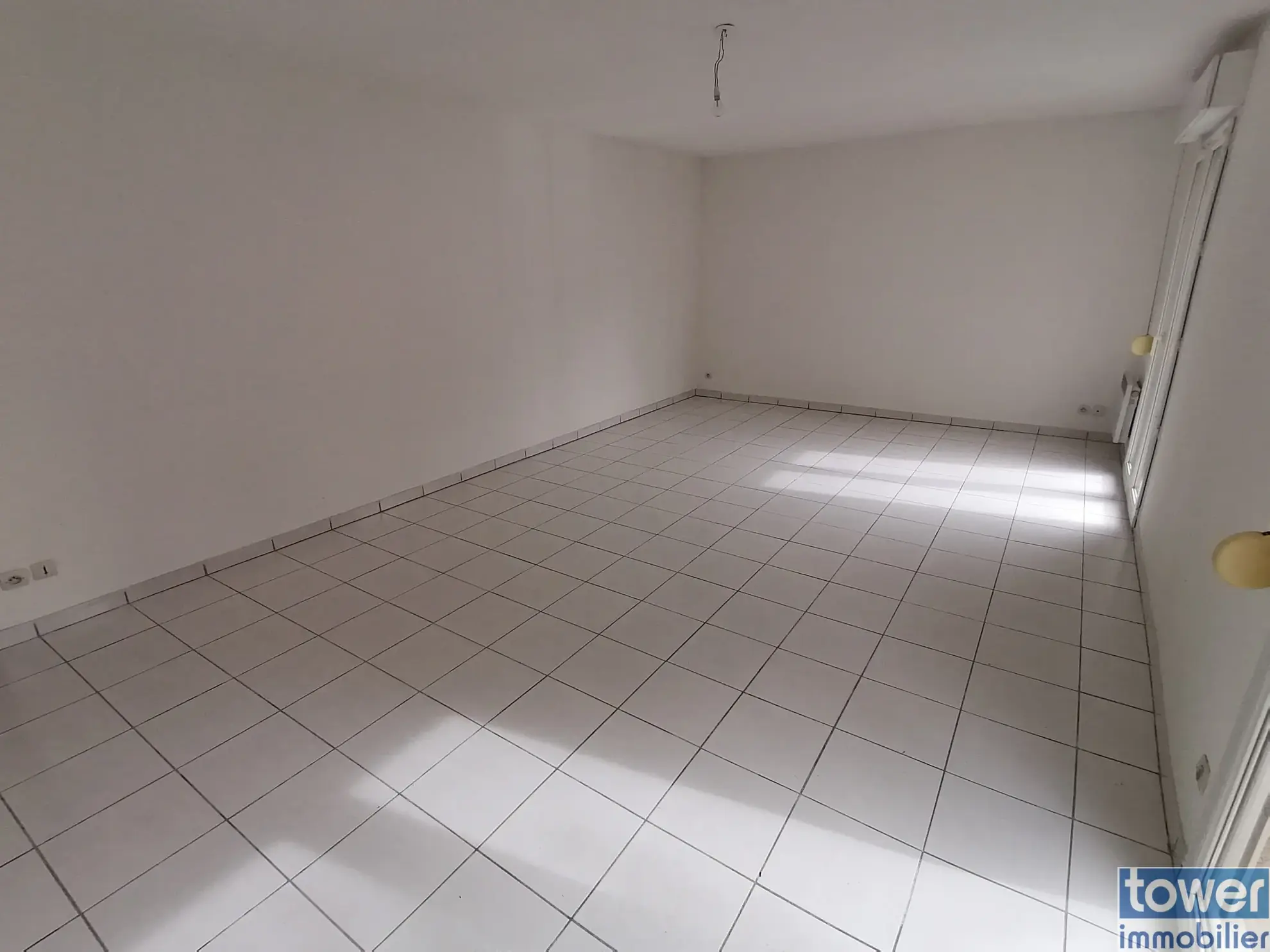 Maison T4 de 90 m² avec jardin et garage à Grisolles, calme et proche des commodités 