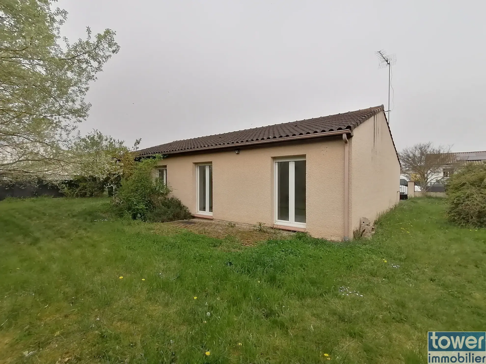 Maison T4 de 90 m² avec jardin et garage à Grisolles, calme et proche des commodités 