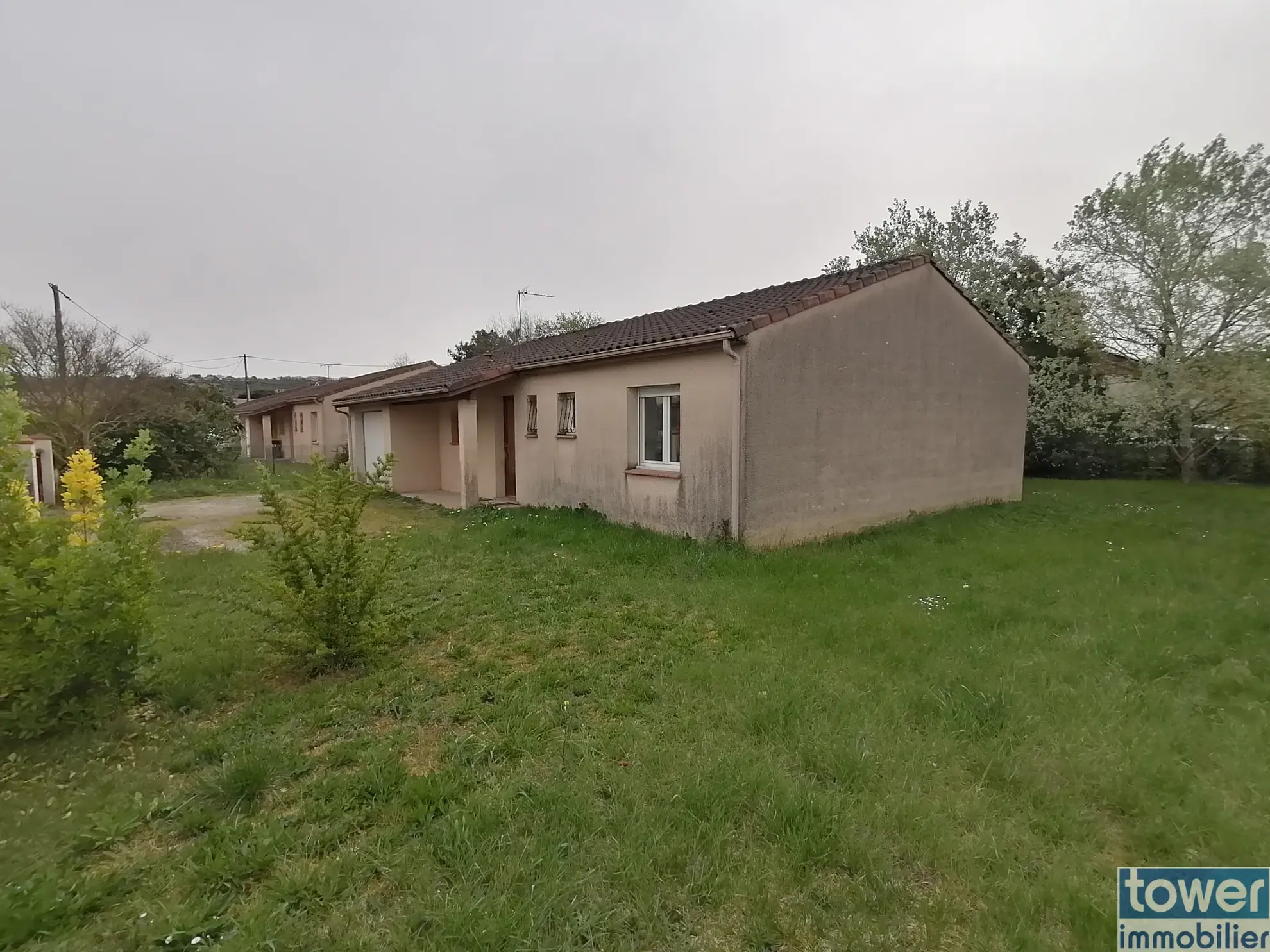 Maison T4 de 90 m² avec jardin et garage à Grisolles, calme et proche des commodités 