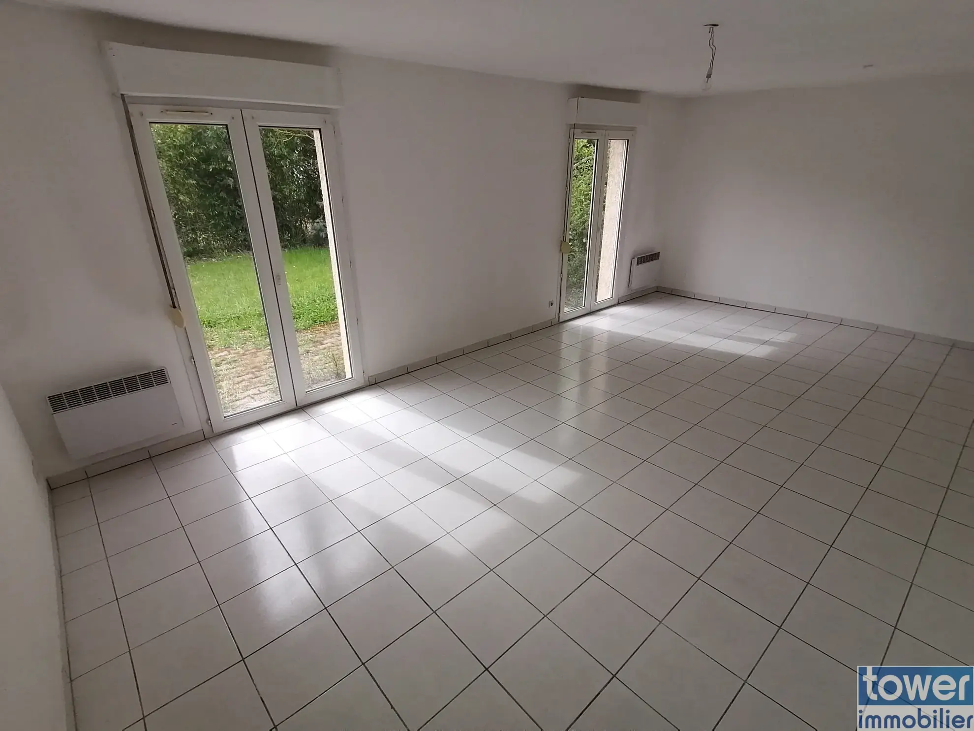 Maison T4 de 90 m² avec jardin et garage à Grisolles, calme et proche des commodités 