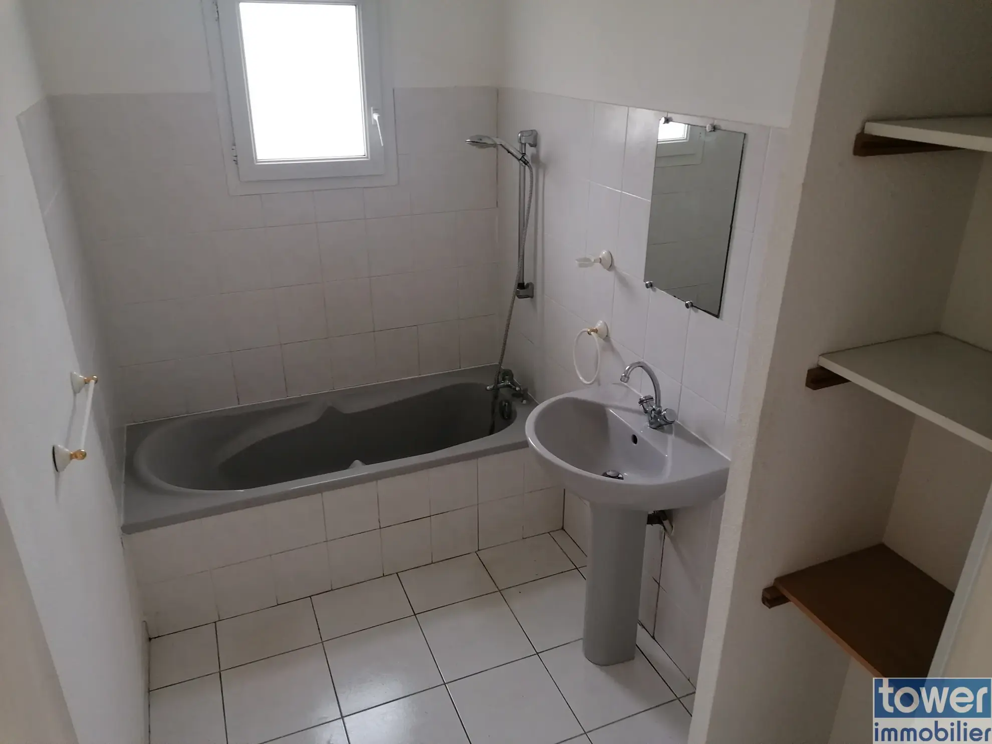 Maison T4 de 90 m² avec jardin et garage à Grisolles, calme et proche des commodités 