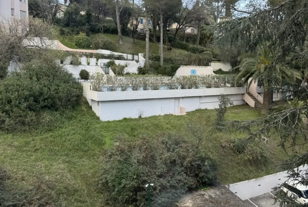 Appartement lumineux de 81m² avec terrasse et vue mer à Cannes 